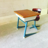 Vintage bureautje met stoeltje nr 157